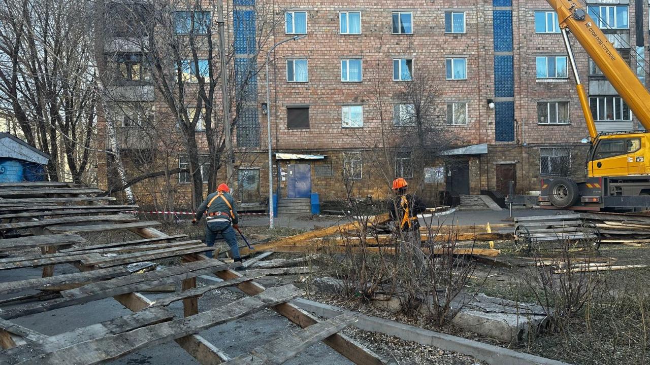 В Карагандинской области восстанавливают крыши пострадавших от урагана домов  – Новое Телевидение